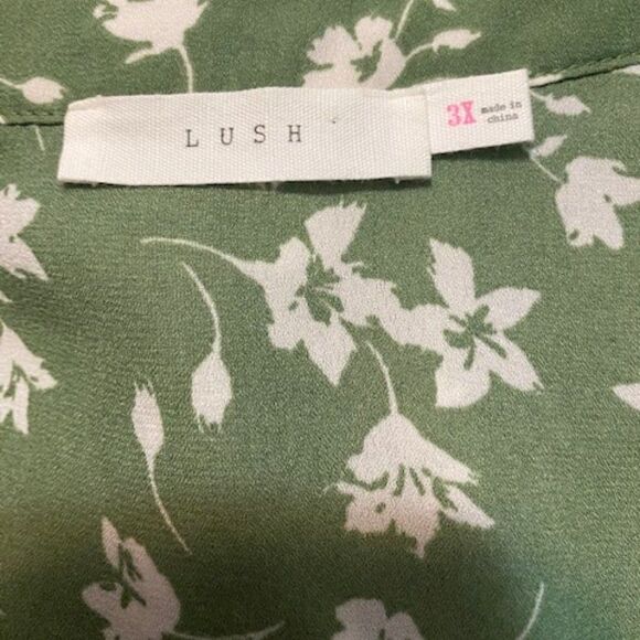 Lush Sage/White Floral V-neck tunic, size 3X - Picture 3 of 3